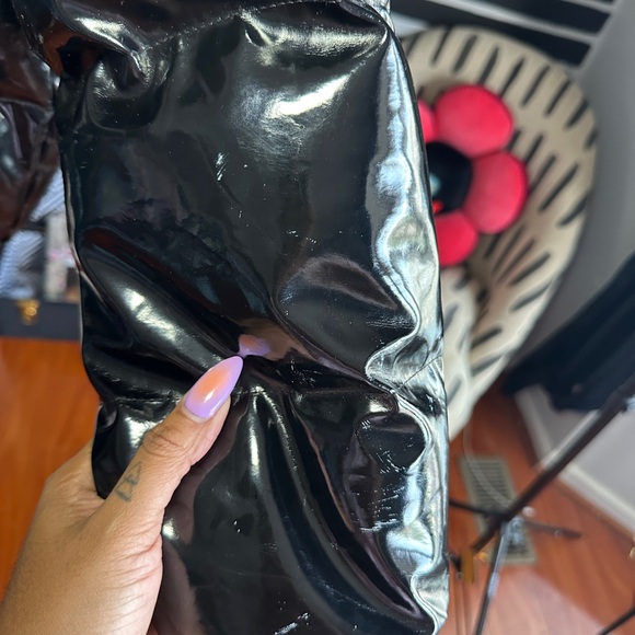 PRETTYLITTLETHING PATENT LEATHER PUFFER JACKET SZ 6 - Picture 5 of 6